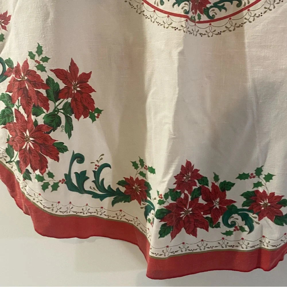 Vintage Holiday Festive Oval Red and Green Poinsettia Tablecloth